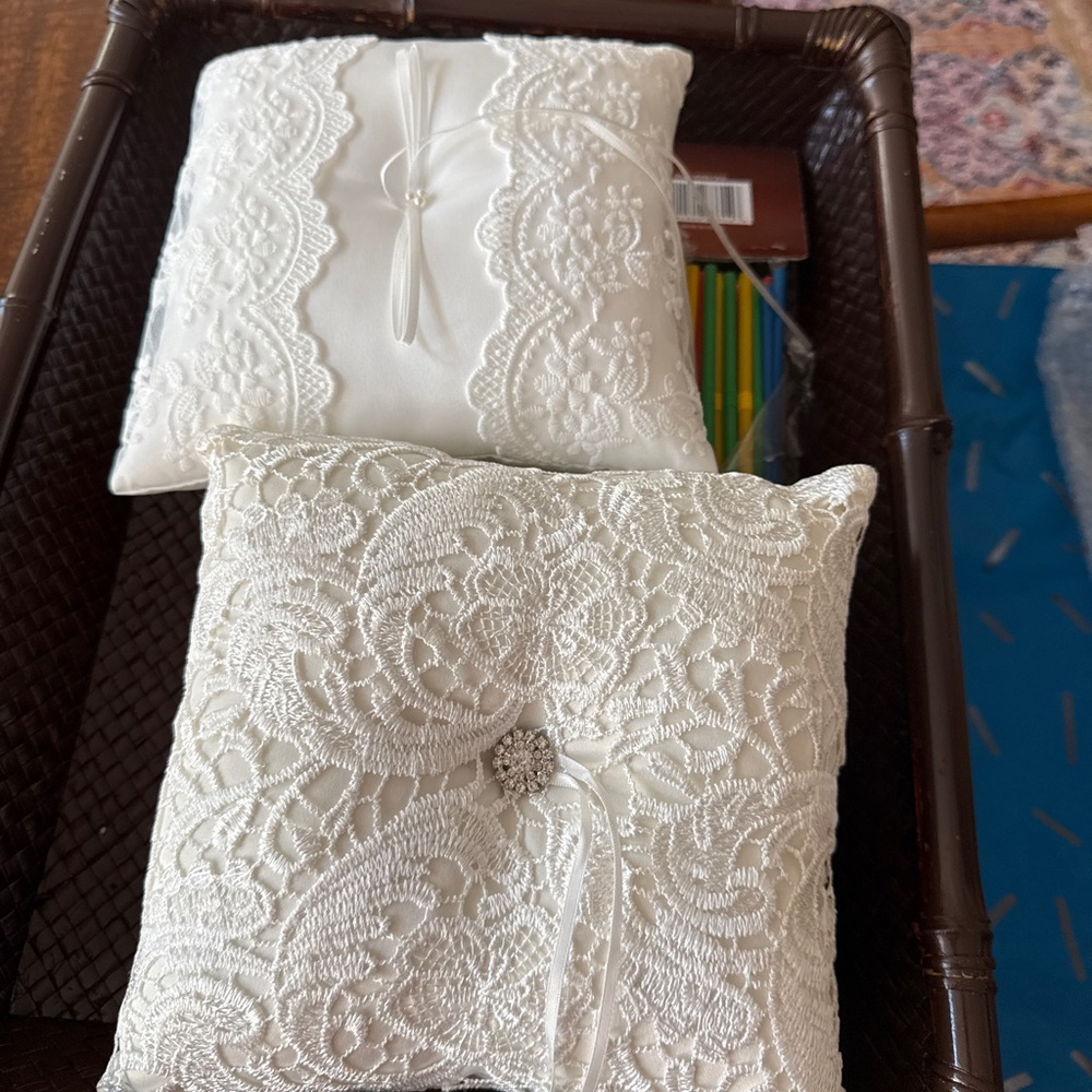 Elegant White Lace Ring Pillows 2